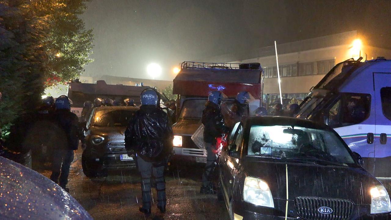 Le due auto e il camper fermati dopo il rave