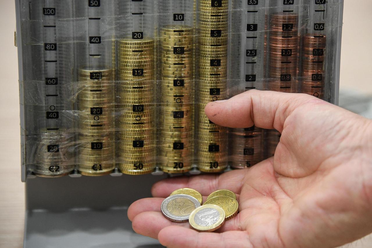 Stipendi al palo, salari più bassi dell’8,8% rispetto al 2021: i dati