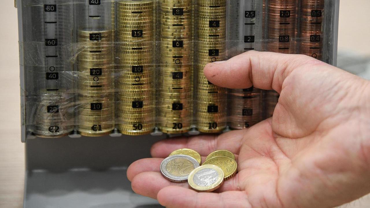 Stipendi al palo, salari più bassi dell’8,8% rispetto al 2021: i dati