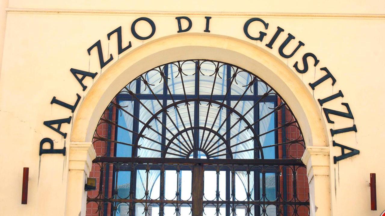 Rapinavano persone omosessuali per pagare la droga, giovani ferraresi sotto i riflettori