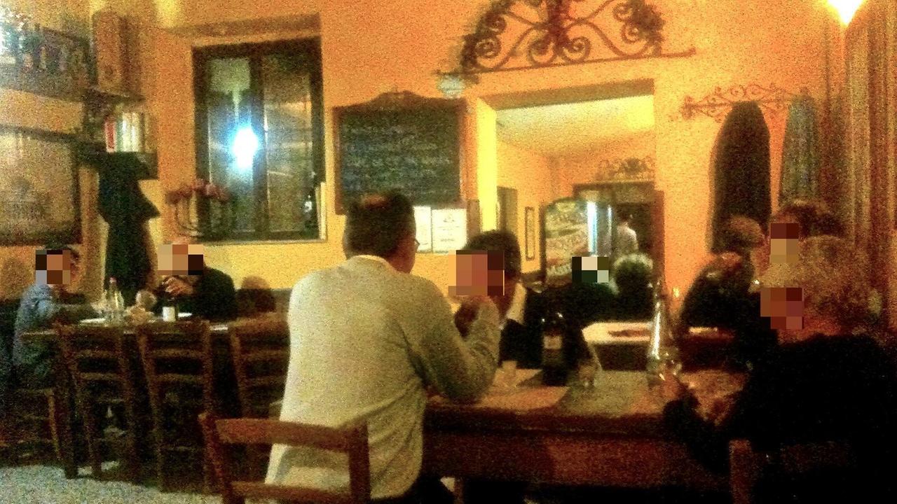 L'interno della trattoria "Al Pallaio" di via del Corona