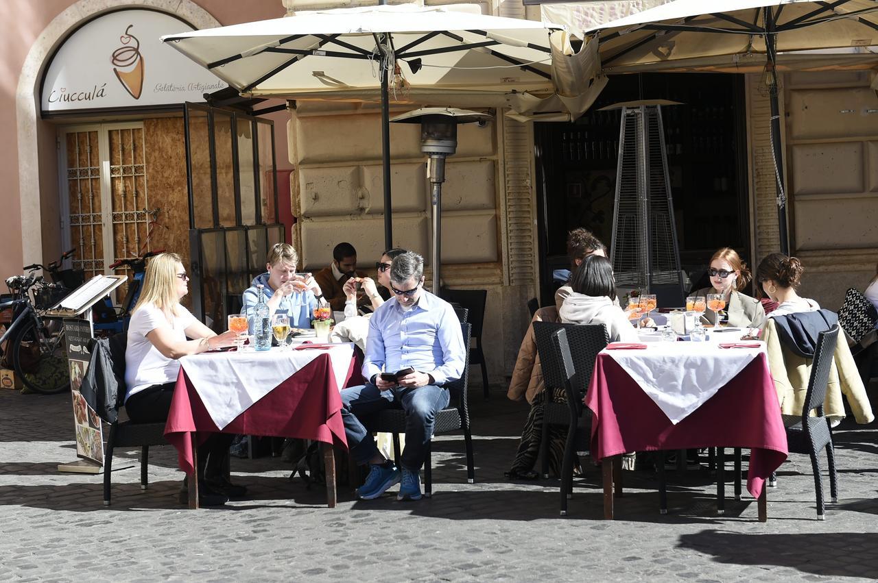 I ristoranti resistono alla crisi, il commercio salvato dal turismo – i numeri