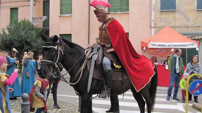 San Martino in Rio torna all’epoca romana con la rievocazione del mantello: in scena 80 figuranti