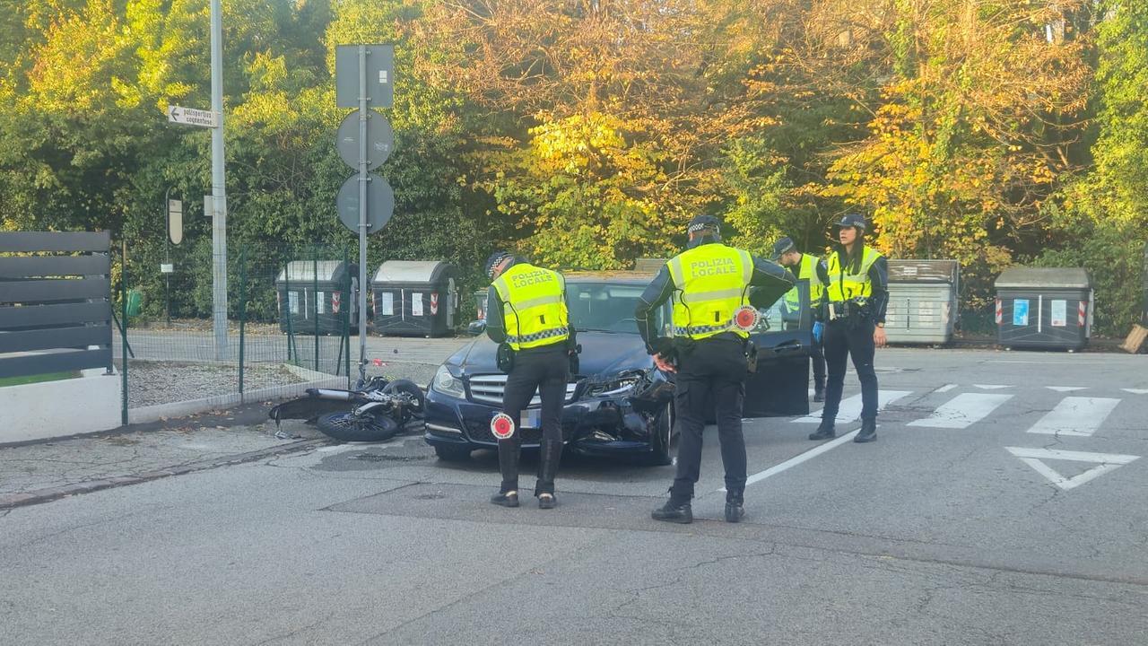 Scontro auto-moto a Cognento: grave un 19enne