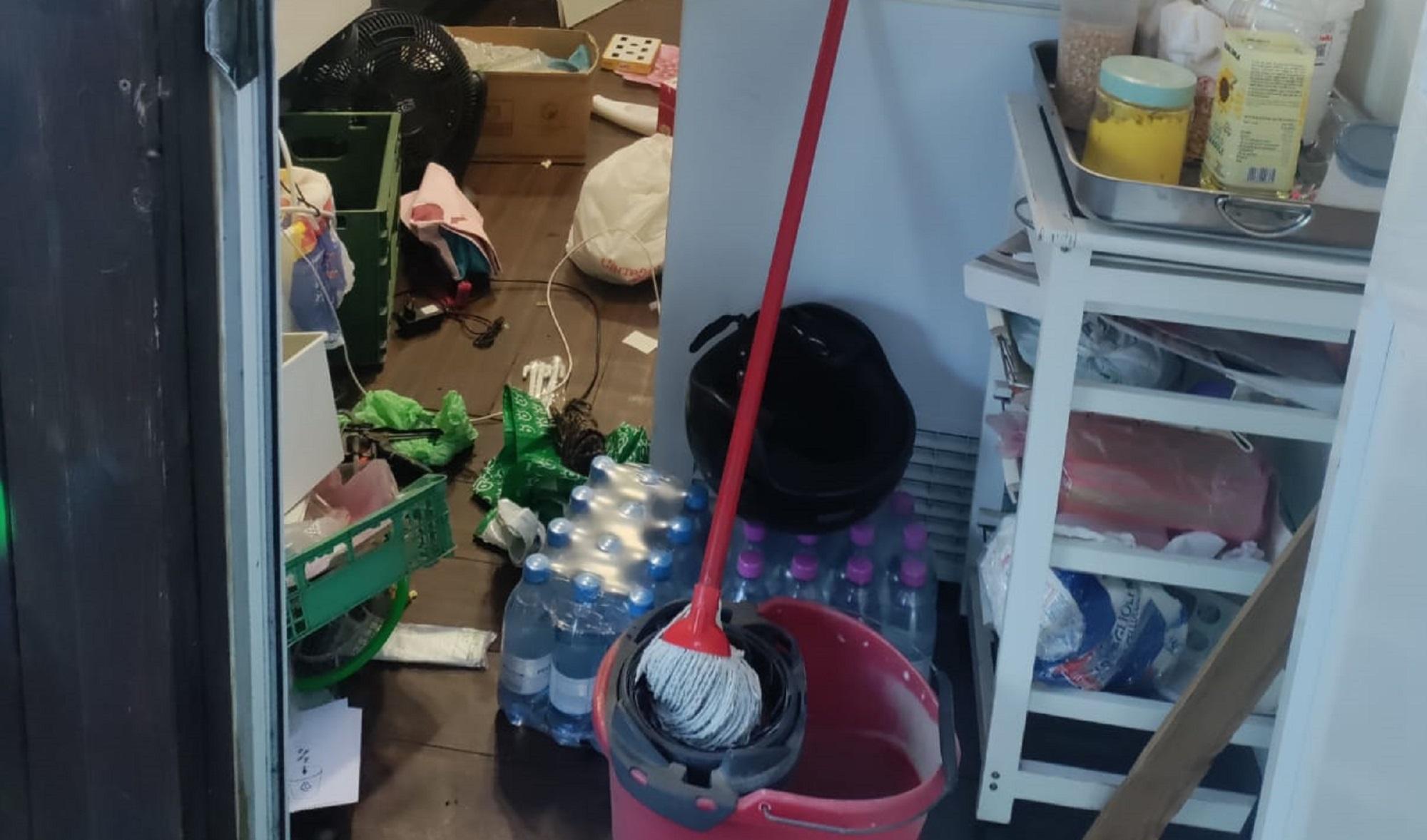 I danni all'interno del chiosco