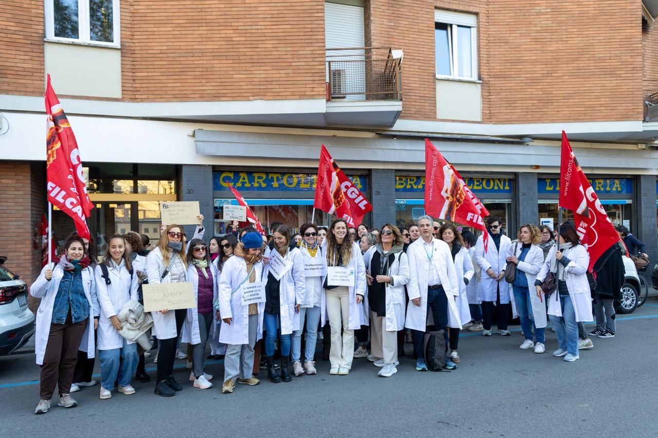 Sciopero dei dipendenti delle farmacie private. Da Ferrara: «Più garanzie e diritti»