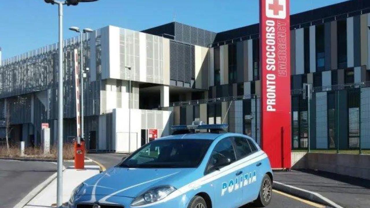 La polizia di fronte al pronto soccorso