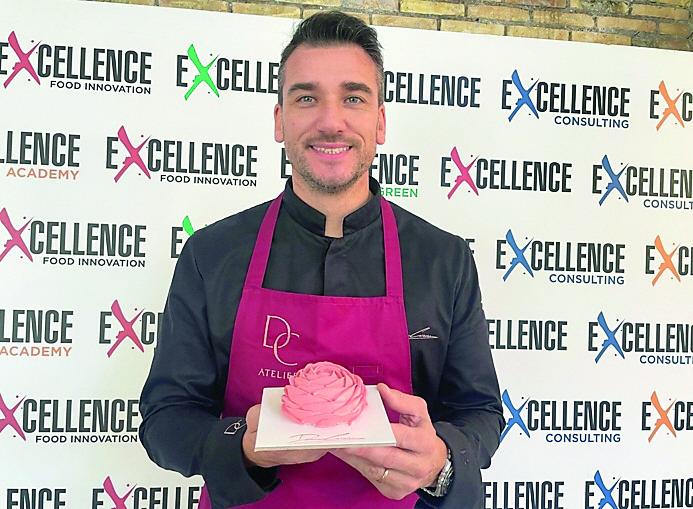 
	Damiano Carrara con una creazione che ha portato alla Pastry Exhibition

