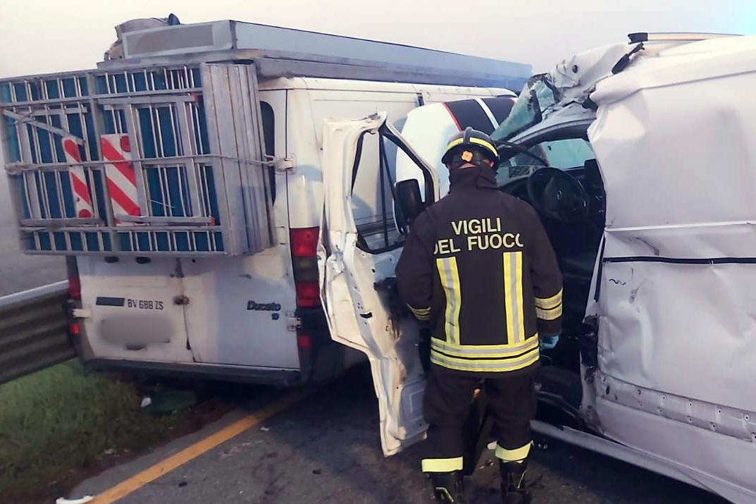Incidente sulla Romea a Porto Garibaldi, un 15enne coinvolto. Uomo grave al Bufalini in elicottero