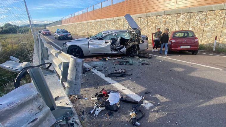 Violento scontro tra due auto: tragedia sfiorata sulla vecchia 125