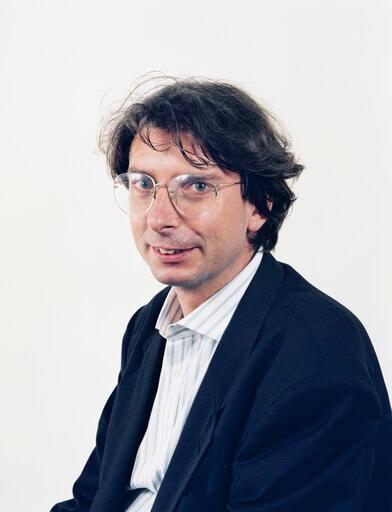 A Bagnolo in Piano uno spettacolo per ricordare Alexander Langer