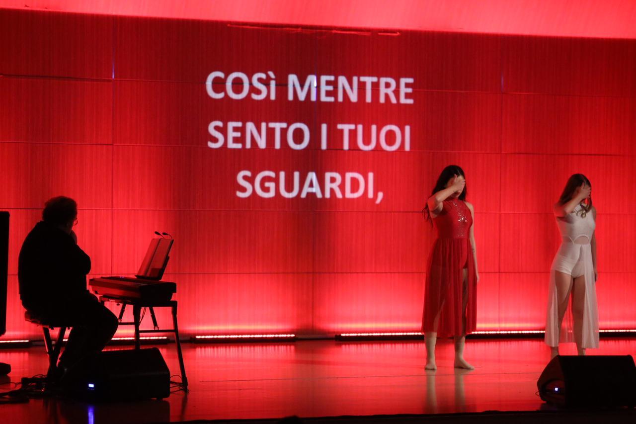 “Invivavoce” contro la violenza di genere: gli studenti sul palco dell’Ariosto il 26 novembre