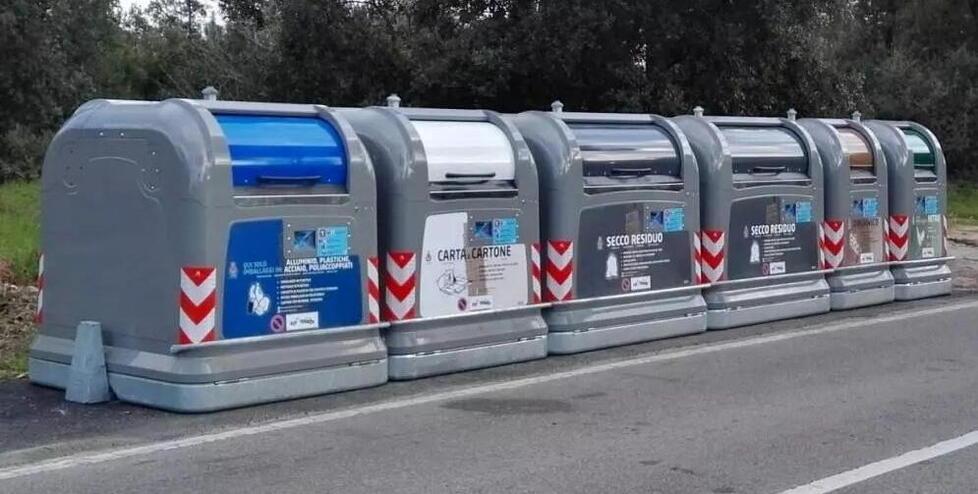 
	I cassonetti per i rifiuti

