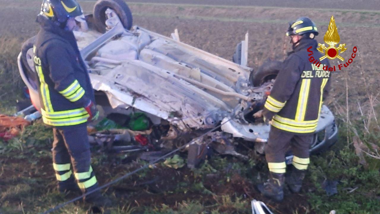 Sbanda con l’auto e muore contro un Tir: chi era la vittima dell’incidente di Novellara