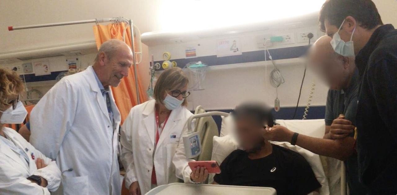 
	Il personale medico mostra il video al ragazzo ricoverato in Rianimazione


