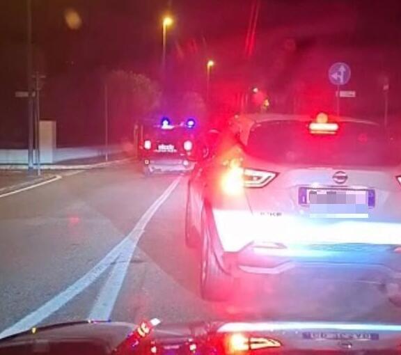 Grosseto, caccia ai ladri dopo il boom di furti: così gli abitanti presidiano le strade (e mettono una banda in fuga)