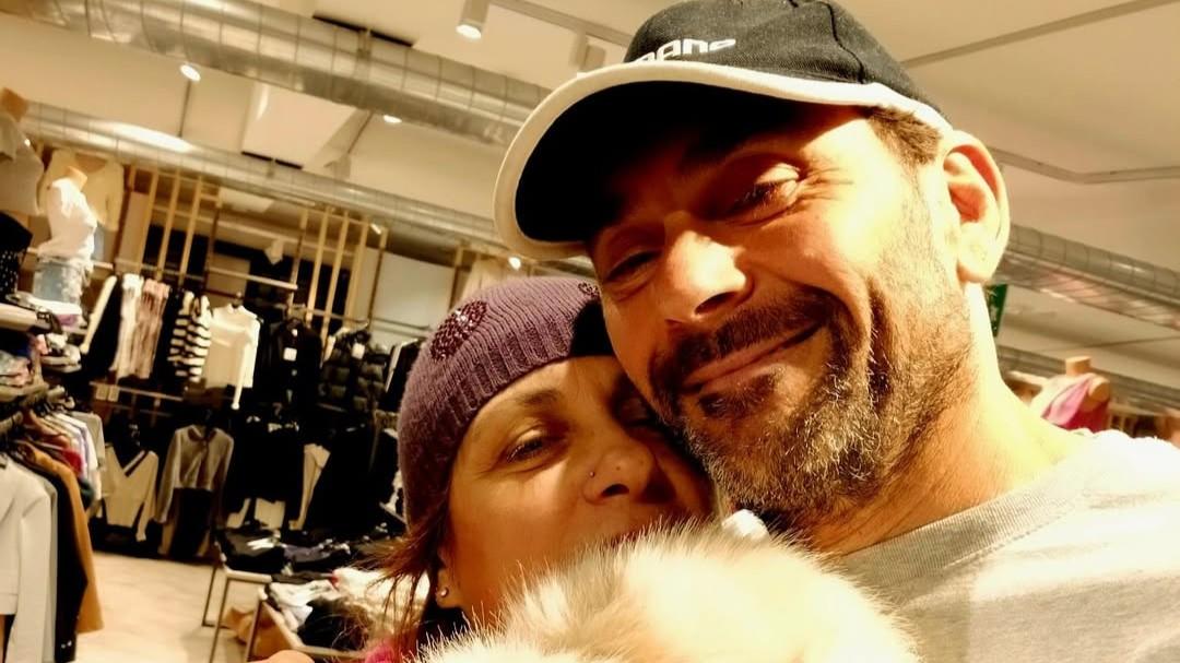 Il killer dei fornai in fuga, la compagna sarda pubblica gli scatti sui social- ecco chi è