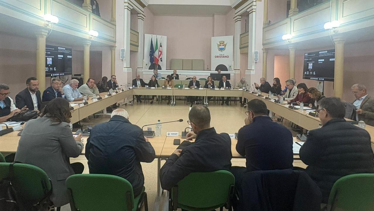 La maggioranza si sgretola: i retroscena e i motivi dell’addio di due consiglieri