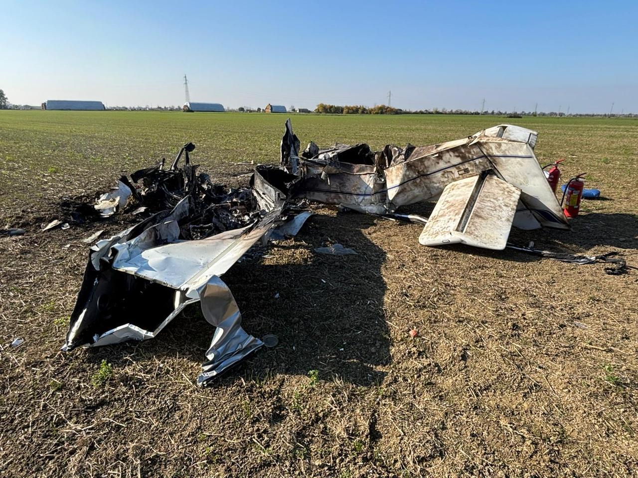 Aereo precipita a Ferrara, morto il pilota