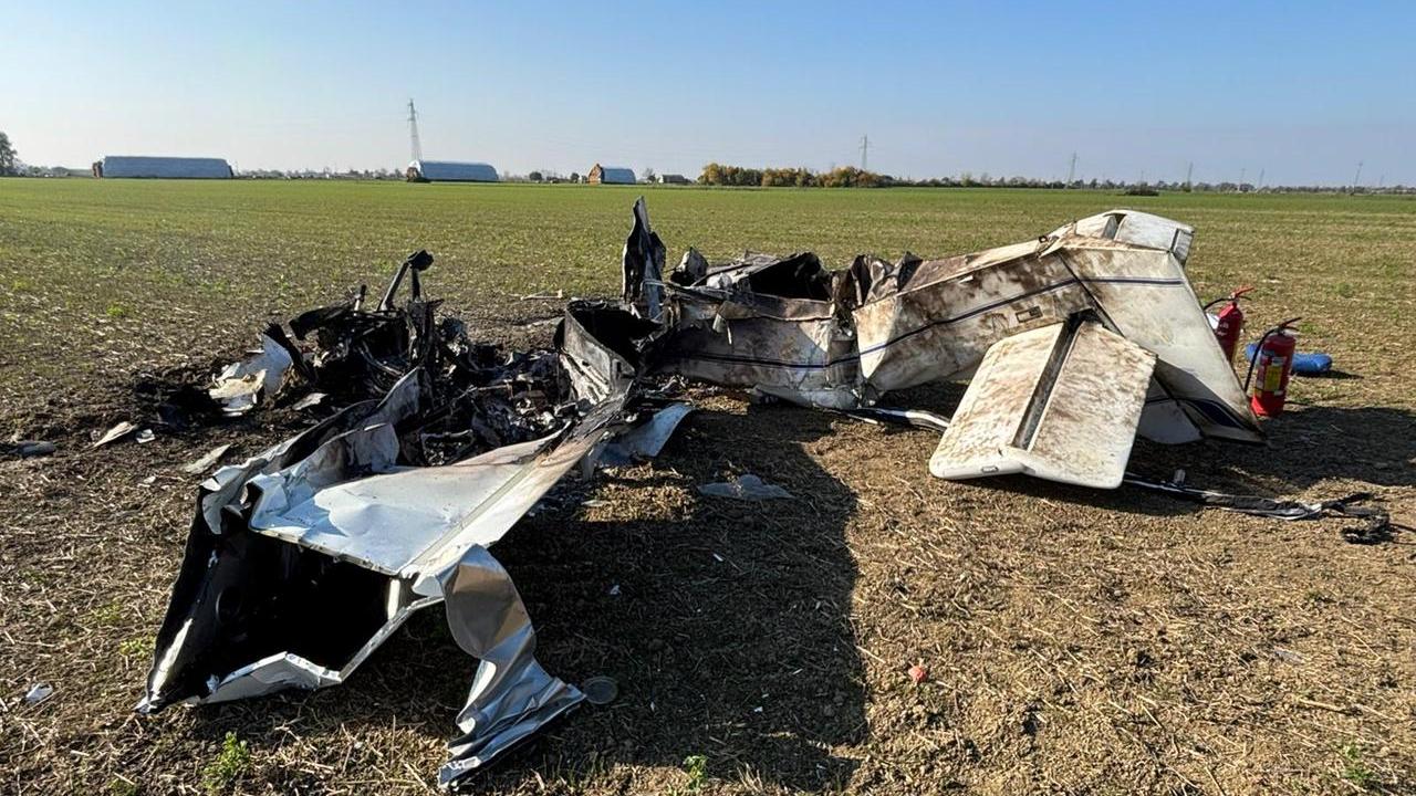Aereo precipita a Ferrara, morto il pilota
