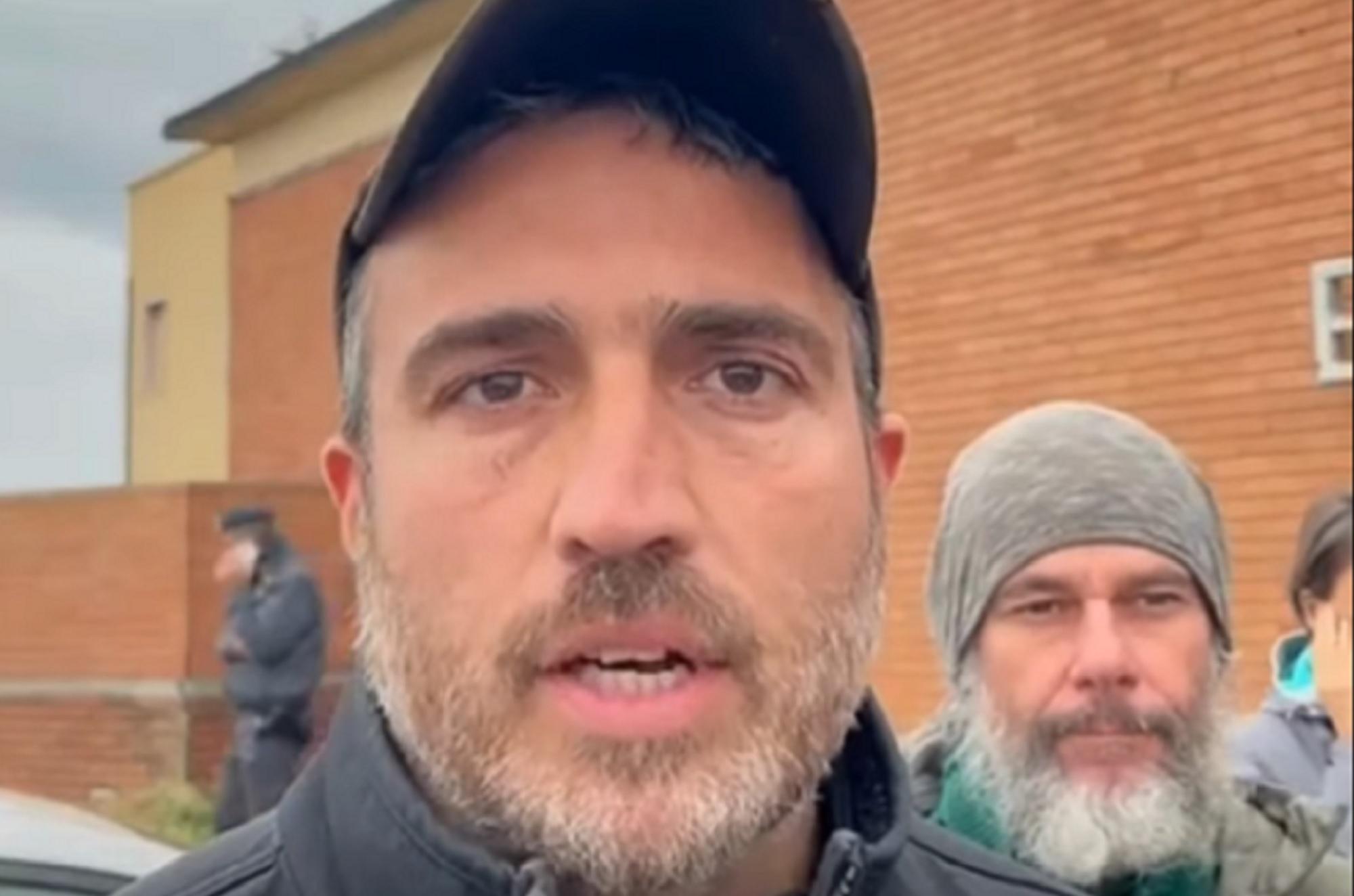 Il leader di Usb Livorno, Giovanni Ceraolo, durante il presidio al varco Zara
