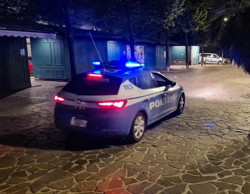 Polizia in piazza Garibaldi (foto d'archivio)