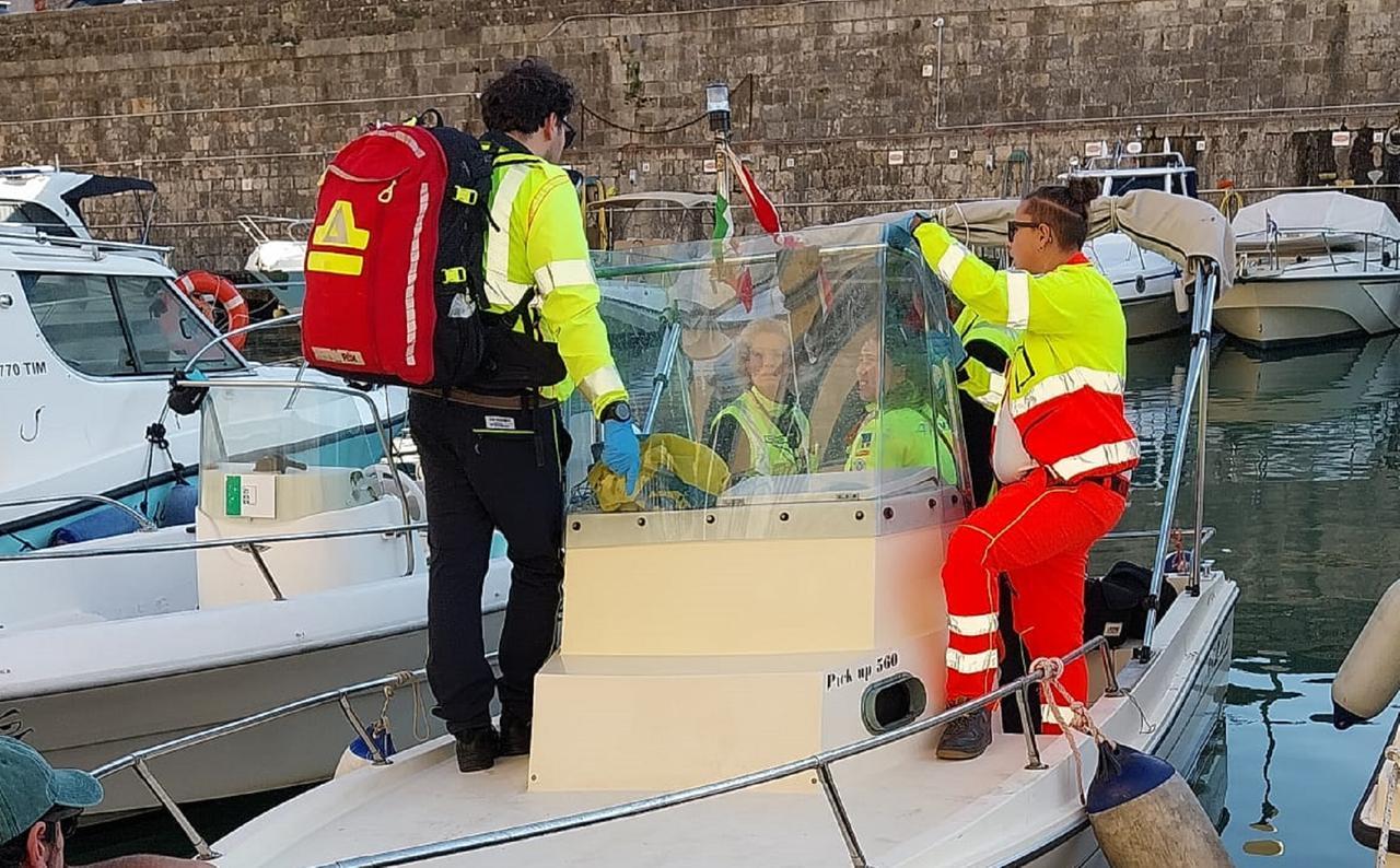 Livorno, sub di 67 anni ha un malore: soccorso sugli scali d’Azeglio