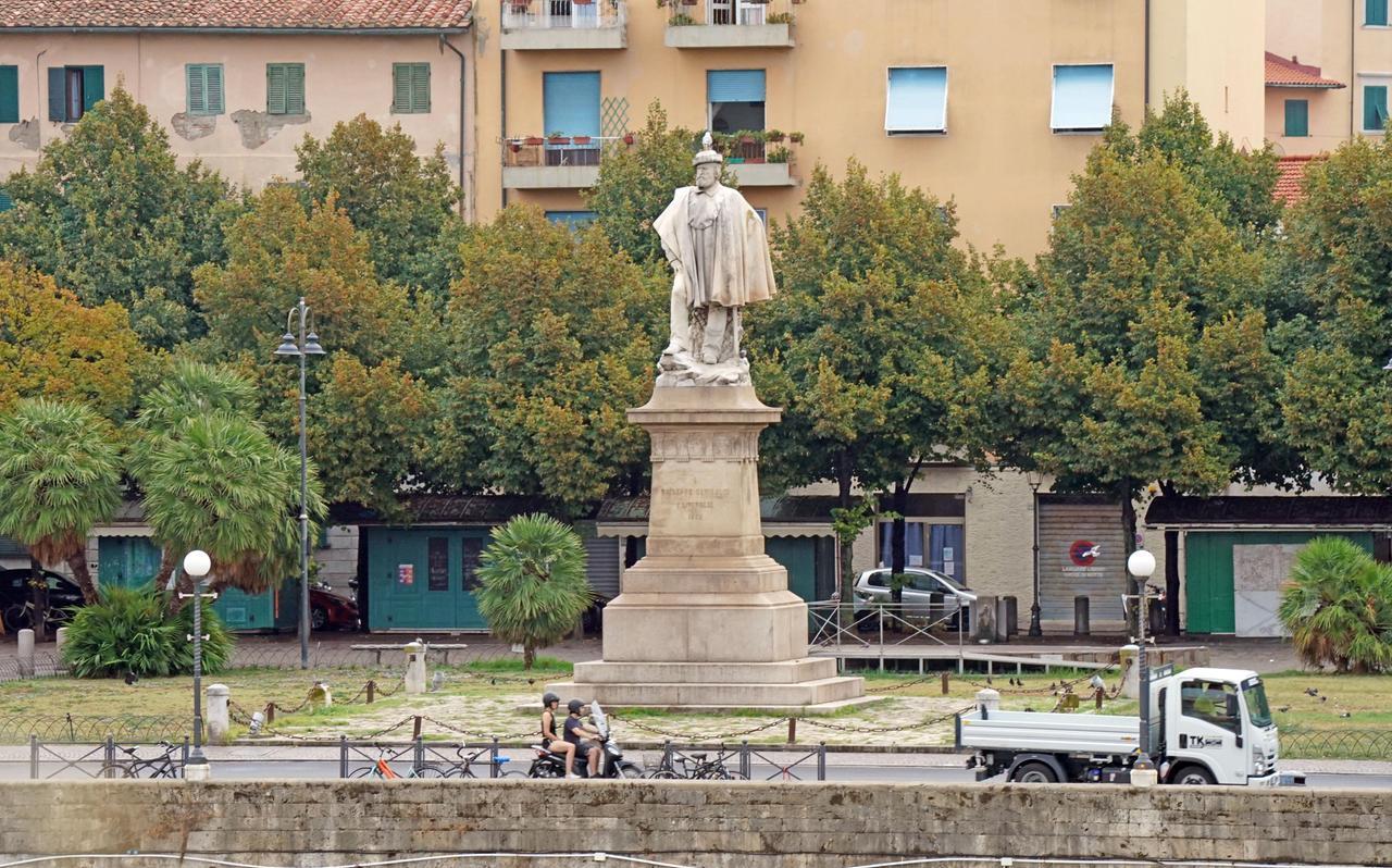 
	Piazza Garibaldi

