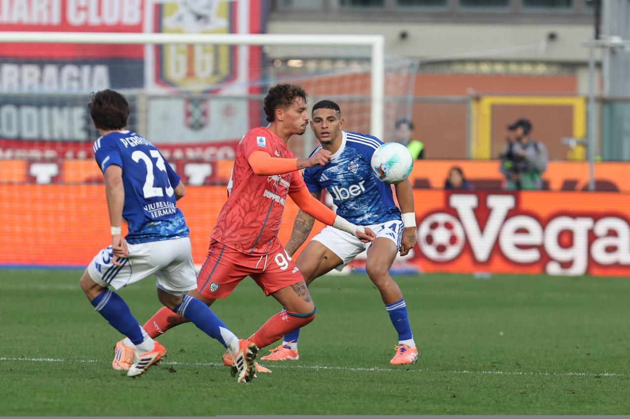 Caprile super, il Cagliari tiene il Como e strappa un pari prezioso