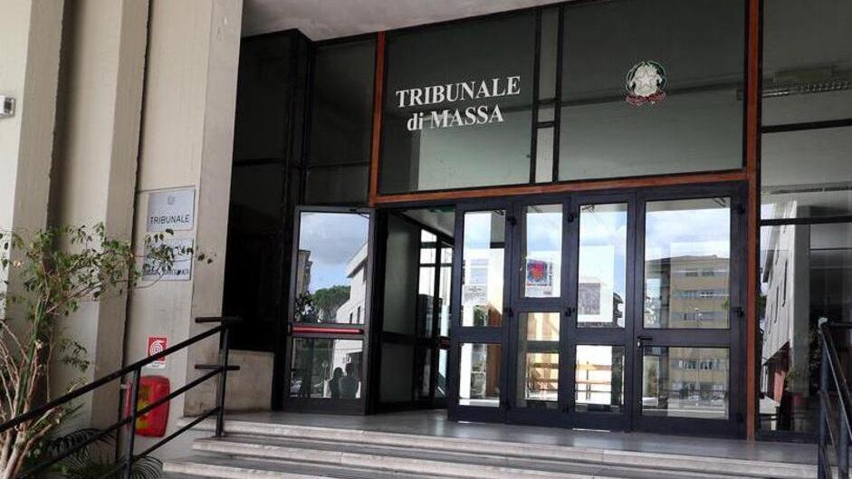Il tribunale di Massa (foto d'archivio)