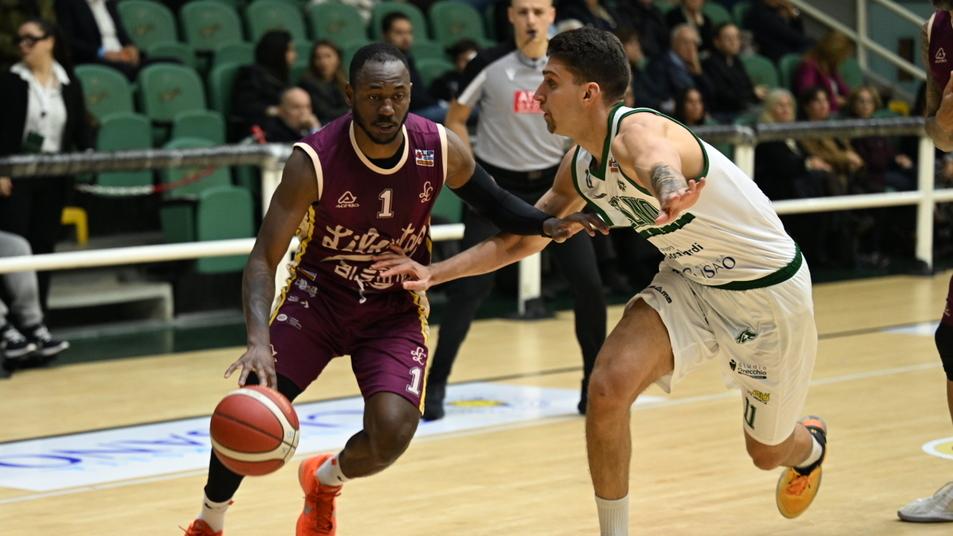 Avery Woodson in entrata (foto Lega)