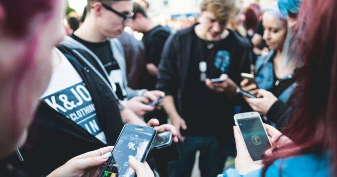 Caso del video intimo diffuso nelle chat, il prof Vezzali: «Occorre parlare con i giovani nelle scuole»