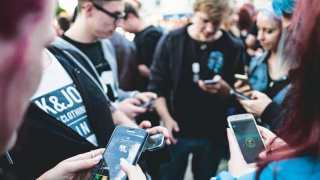 Caso del video intimo diffuso nelle chat, il prof Vezzali: «Occorre parlare con i giovani nelle scuole»