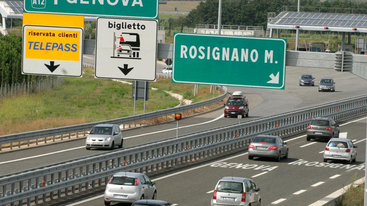 Il casello dell'A12 a Cecina-Rosignano