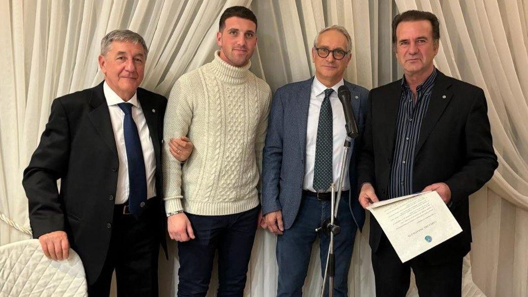 Riccardo Pera è il secondo da sinistra