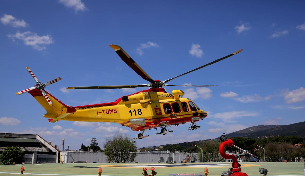 Minucciano, si schianta con il parapendio: soccorso con Pegaso