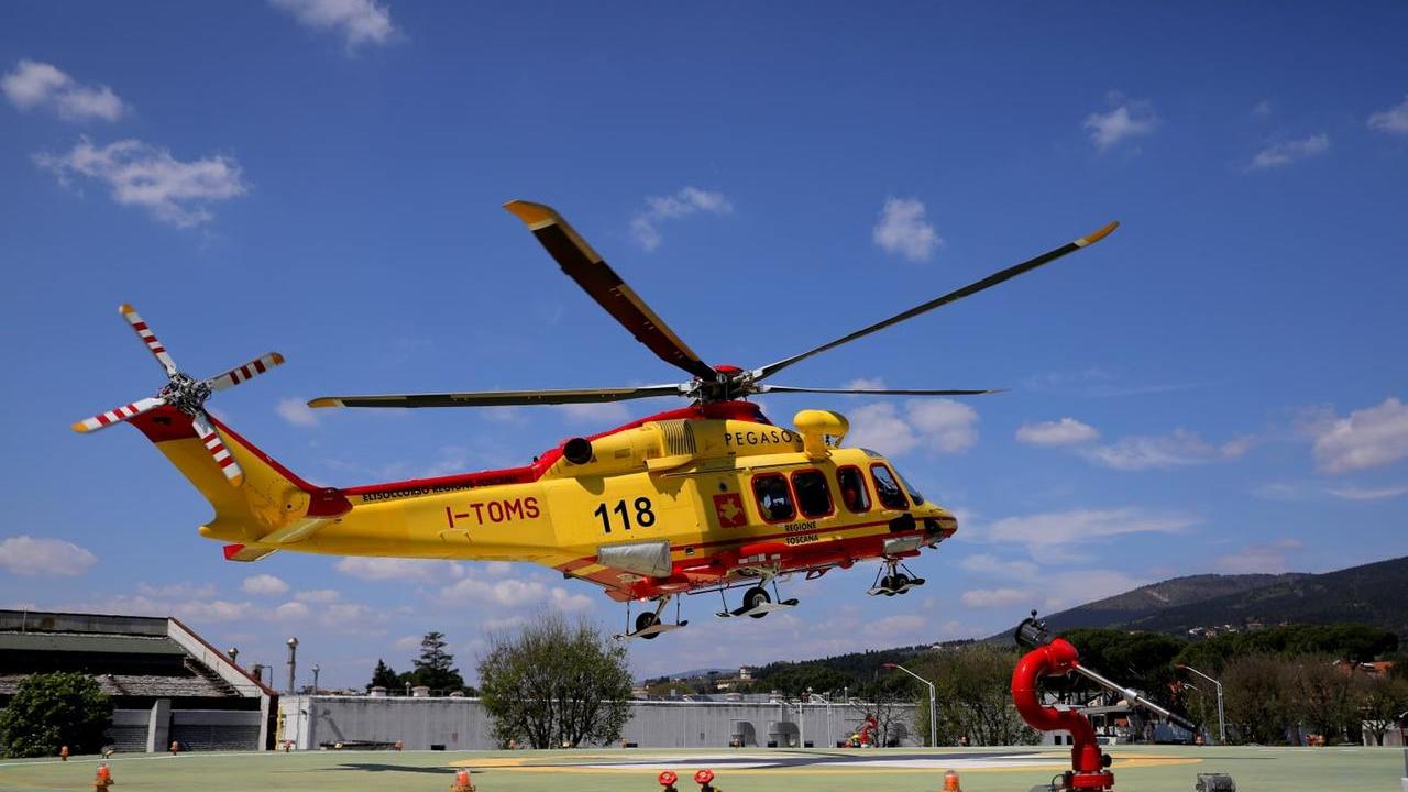 Minucciano, si schianta con il parapendio: soccorso con Pegaso