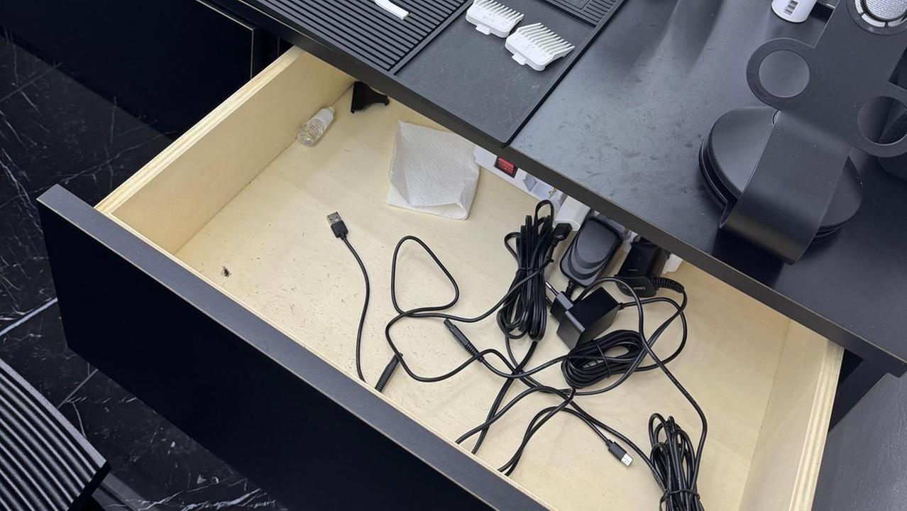 Furto al Barber Concept: i ladri portano via anche forbici e macchinette