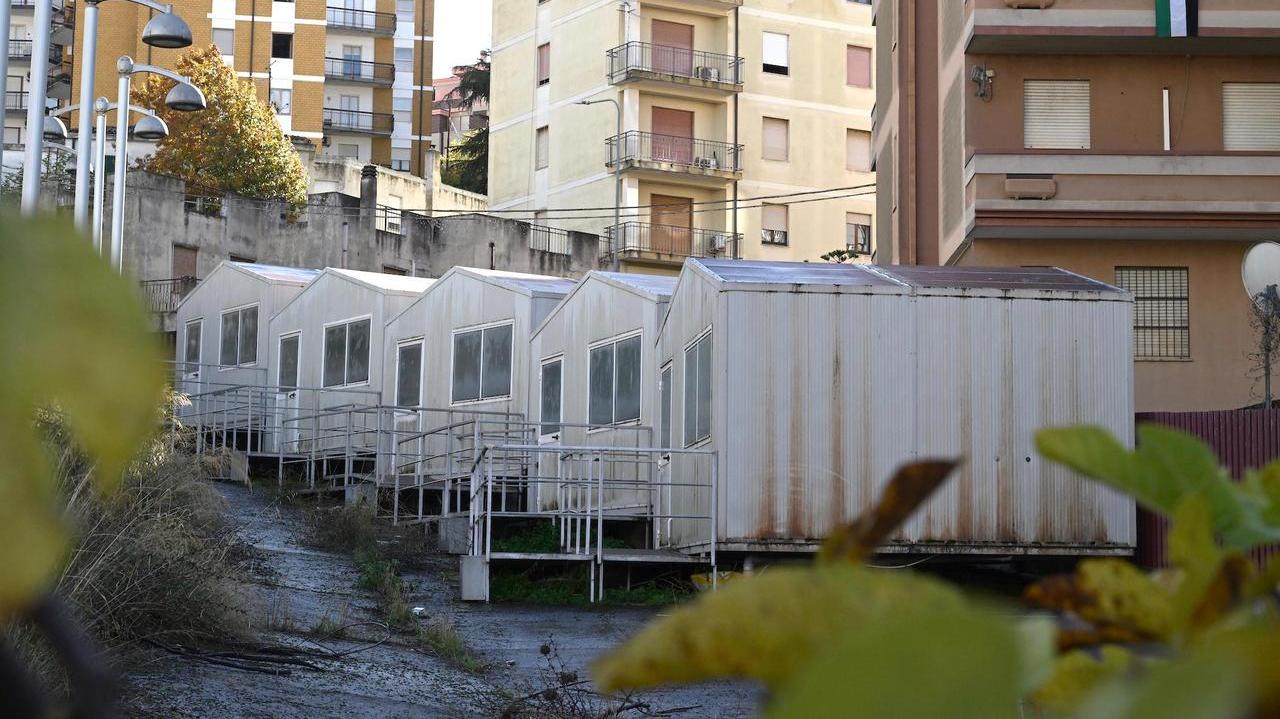 Via Convento, dopo 17 anni il Comune vende i dodici box