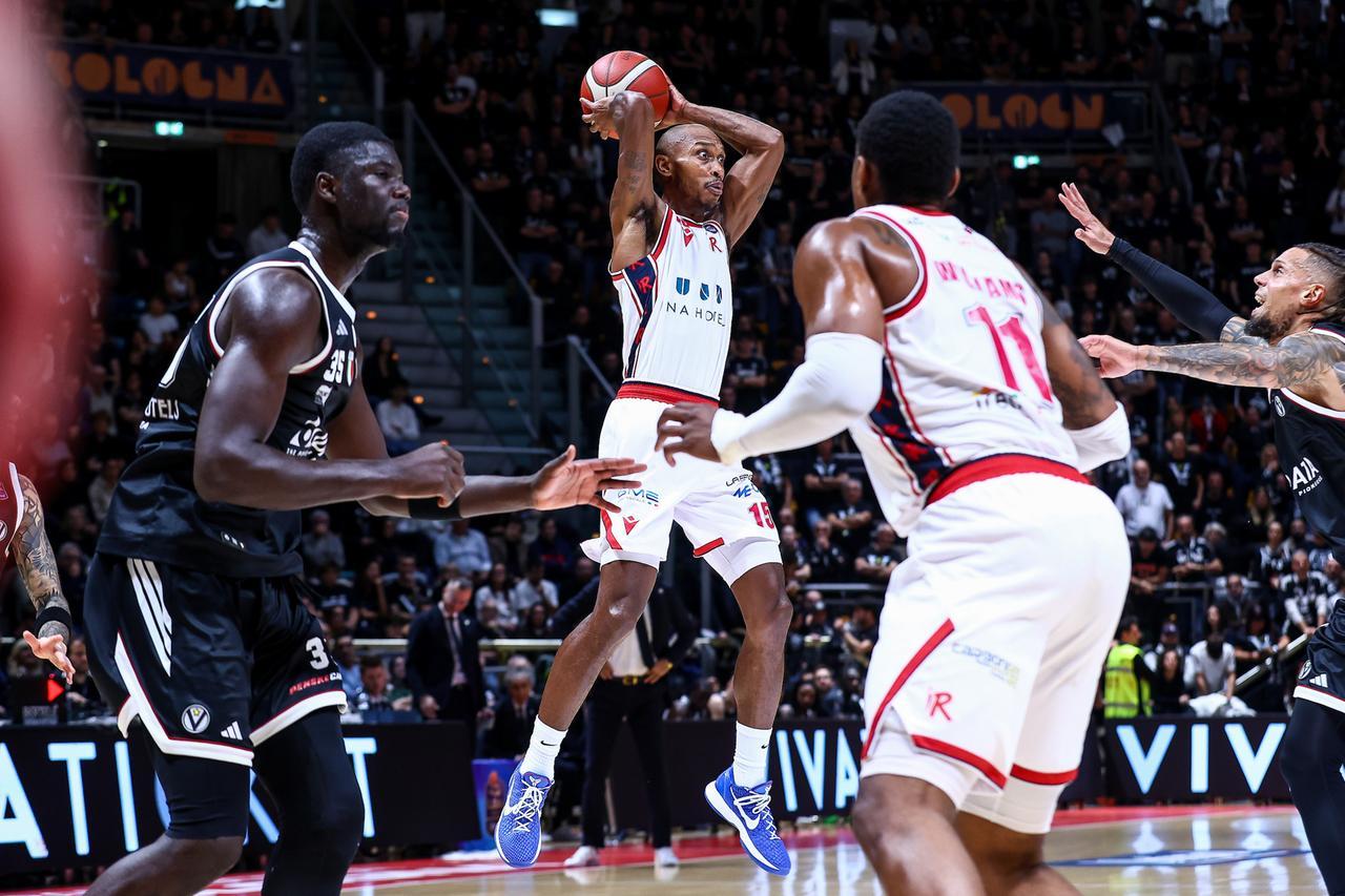 La Una Hotels mette in campo l’anima, ma non basta per piegare la Virtus: 80-78