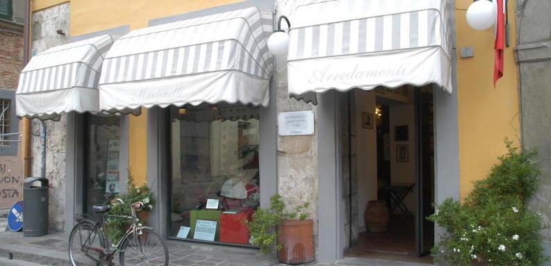 
	L'ingresso della Tappezzeria Martinelli

