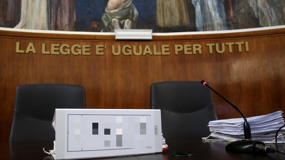 La banda era arrivata da Milano allo scopo di rubare orologi di lusso ma alla polizia bastarono pochi giorni per trovarli