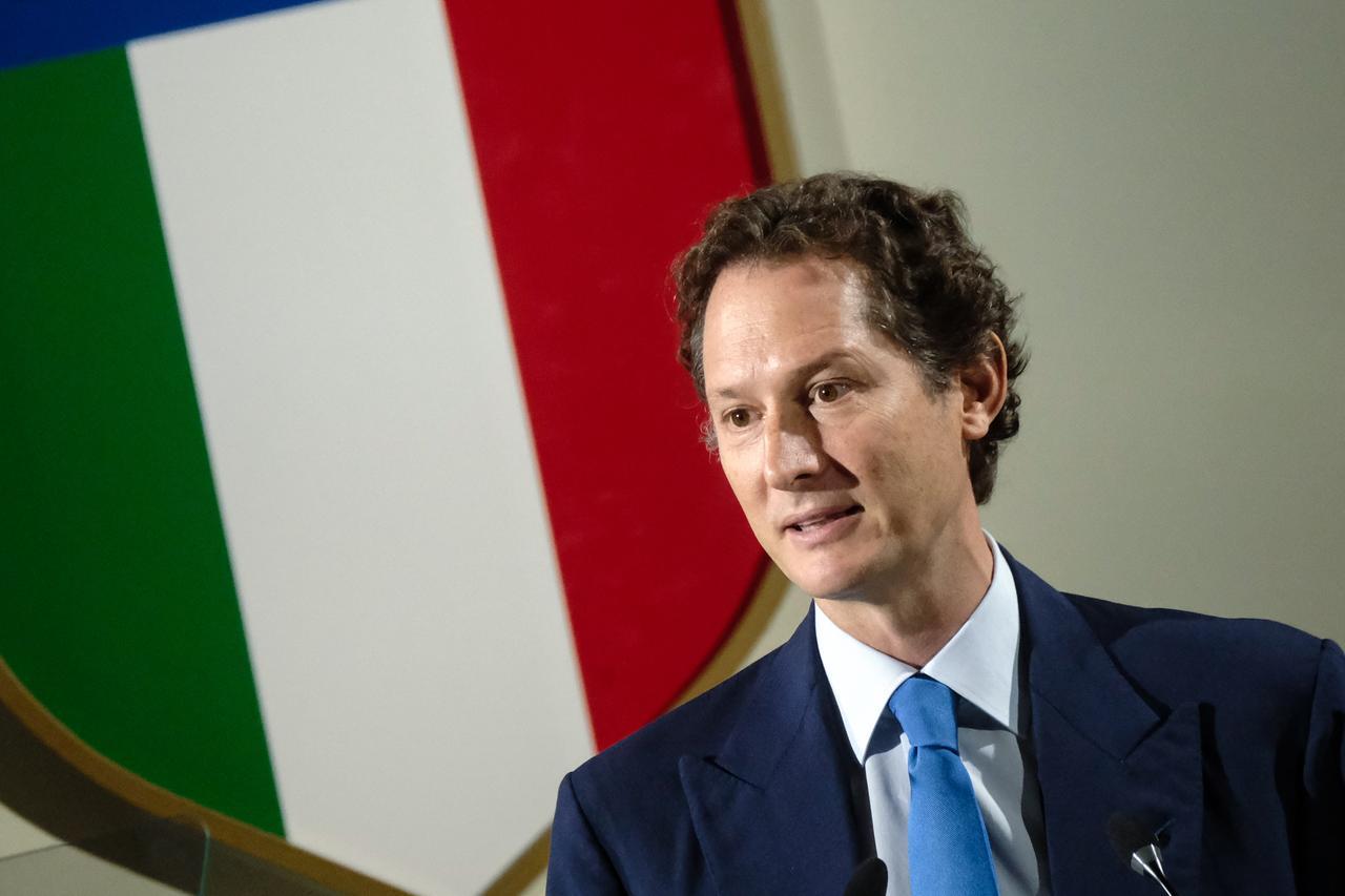 Ferrari, Elkann durissimo contro Hamilton e Leclerc: «Pensino a guidare e parlino meno»