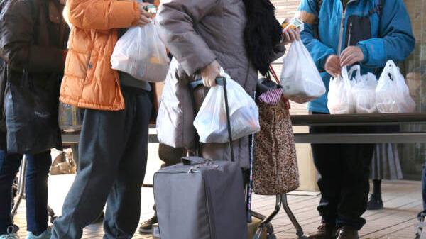 Sardegna, povertà e rischio depressione per 128mila famiglie: l’allarme della Caritas