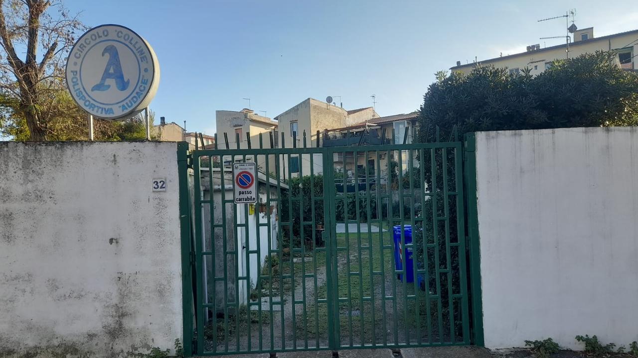 L'ingresso da via Derna da dove sarebbero entrati i ladri