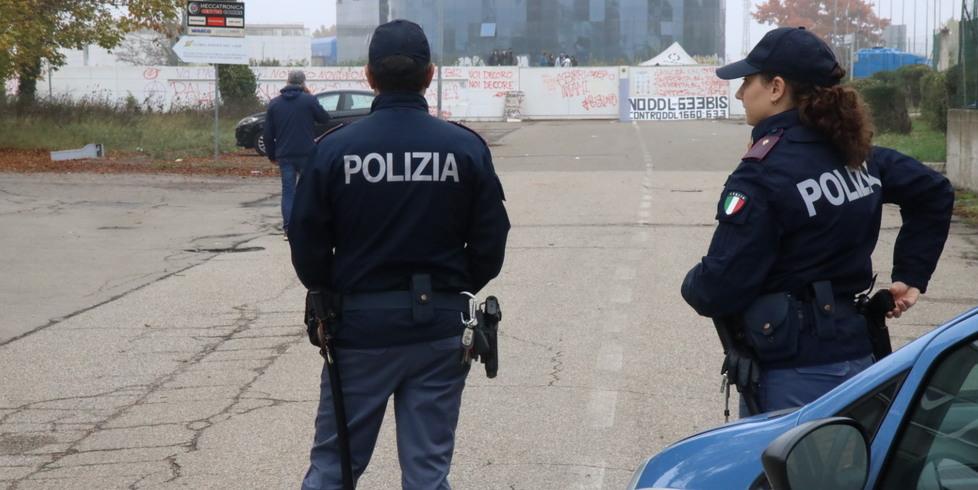 Fotografo 70enne picchiato e rapinato al rave