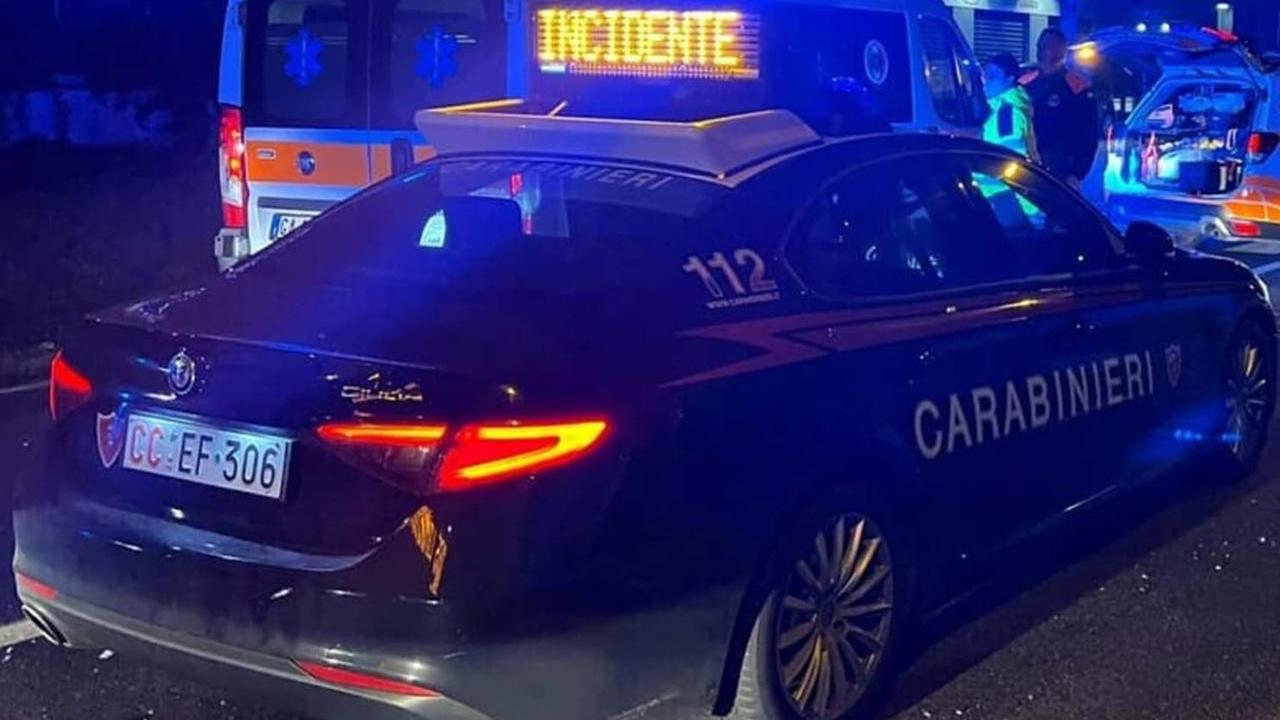 Schianto fatale tra un’auto e una moto: muore un 27enne