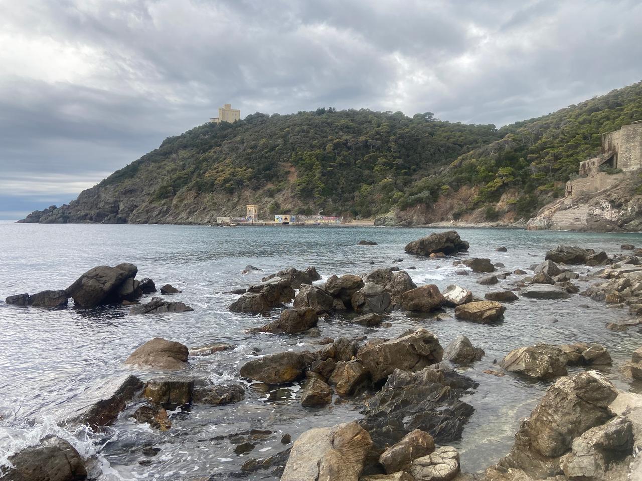 Livorno e il suo castello a picco sulla scogliera. Grazie a Roberto Guarguaglini
