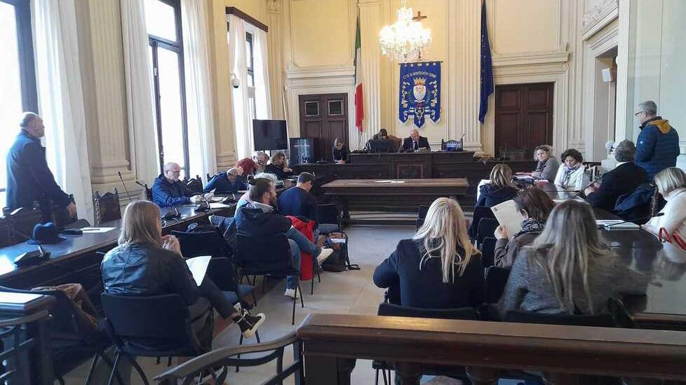 Scuole, fumata grigia sugli accorpamenti in Valdinievole. La palla passa alla Provincia