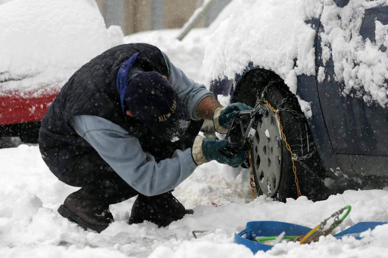 Pneumatici invernali o catene a bordo: l’elenco di tutte le strade statali dell’Emilia Romagna dove scatta l’obbligo